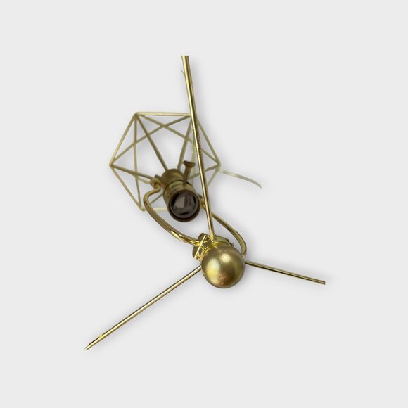 Wire table lamp upholstered with Ankara textile - Picture 8 of 9